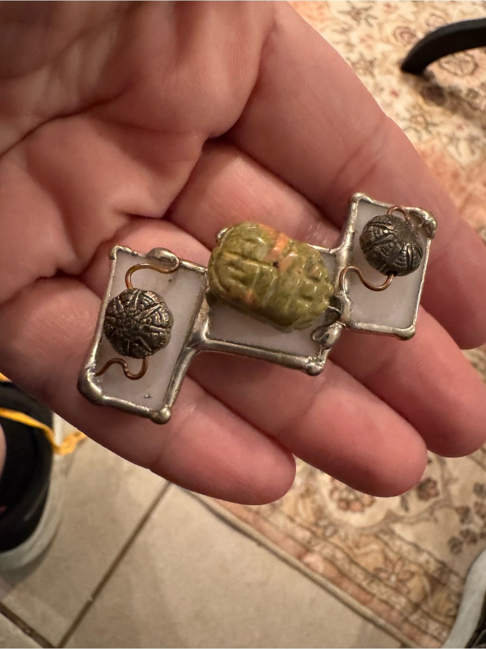 Artistic Silver and Green Brooch - Picture 2 of 6